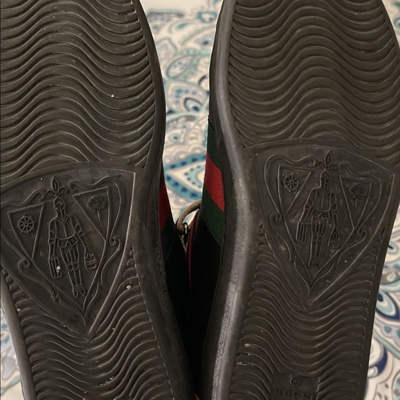 Gucci sneakers please check last picture for pulling at the back of sneakers - Picture 3 of 5